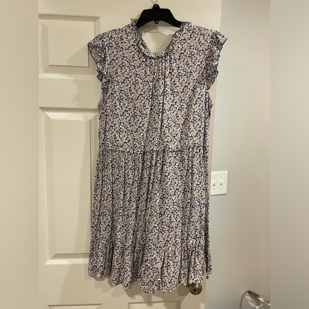 Dress with daisy pattern